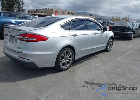 2019 Ford Fusion Hybrid Titanium z USA, uszkodzony, nr VIN 3FA6P0RUXKR118528